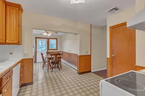 77 Norman St, Chicopee, MA 01013 photo 12