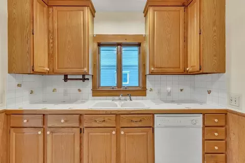 77 Norman St, Chicopee, MA 01013 photo 9