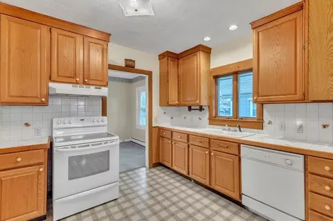77 Norman St, Chicopee, MA 01013 photo 8