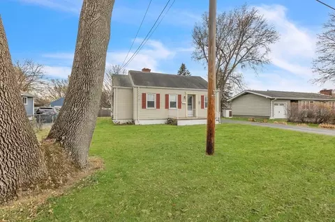 77 Norman St, Chicopee, MA 01013 photo 3