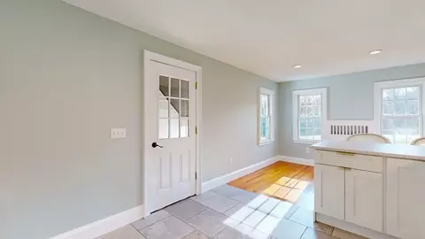 1329 Pleasant St, Worcester, MA 01602 photo 11