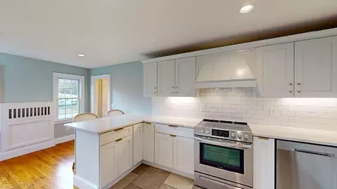 1329 Pleasant St, Worcester, MA 01602 photo 4