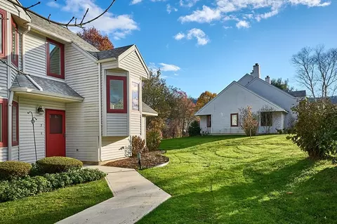 7 Burgundy Ln #7, Amherst, MA 01002