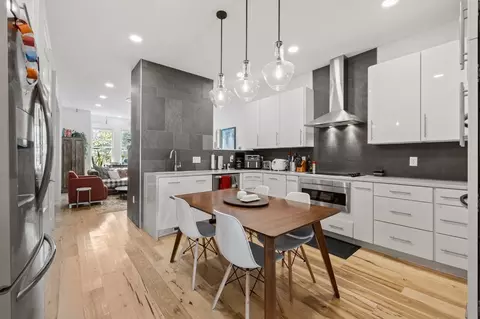588 E 7th St, Boston, MA 02127