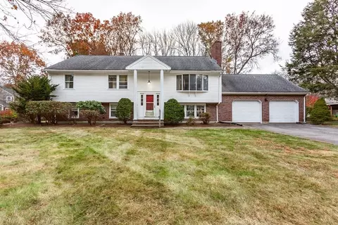 50 Oak Ridge Ln, Bridgewater, MA 02324