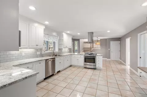 1091 High St, Dedham, MA 02026 photo 10