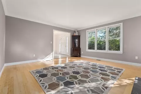 1091 High St, Dedham, MA 02026 photo 4