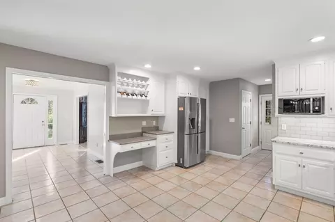 1091 High St, Dedham, MA 02026 photo 12