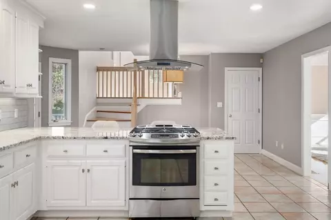 1091 High St, Dedham, MA 02026 photo 11
