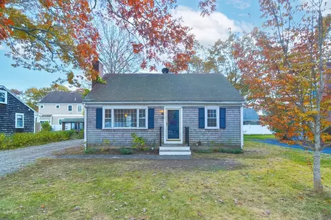 65 Priscilla St, Falmouth, MA 02536