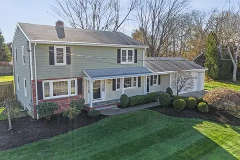 25 Fieldwood Ave, Seekonk, MA 02771