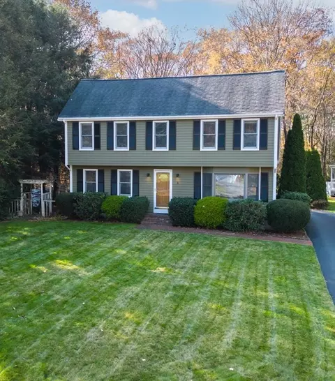 8 Granada Cir, Mansfield, MA 02048
