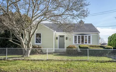 25 Eschol St, Swansea, MA 02777