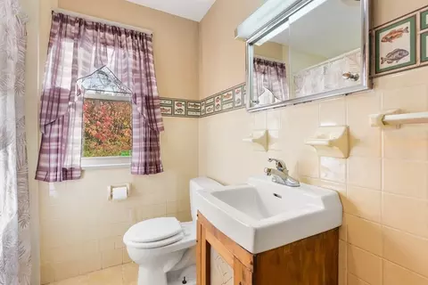 23 Frontenac St, Chicopee, MA 01020 photo 11