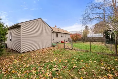 23 Frontenac St, Chicopee, MA 01020 photo 2