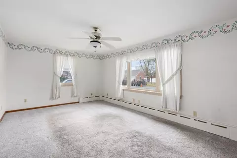 23 Frontenac St, Chicopee, MA 01020 photo 8
