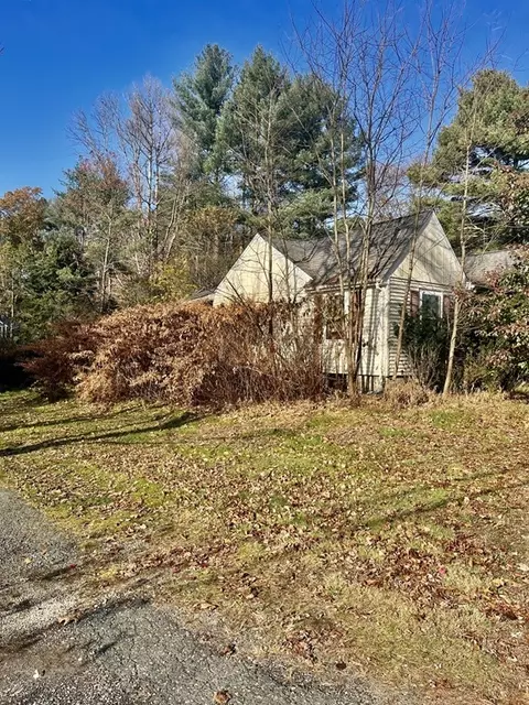 568 Hingham St, Rockland, MA 02370