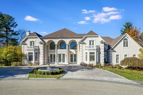 7 Ashley Ct, Lynnfield, MA 01940