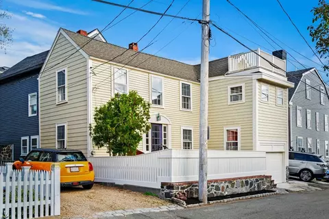 3 Glover Sq, Marblehead, MA 01945