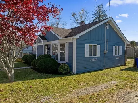 1497 President Ave, Fall River, MA 02720 photo 3