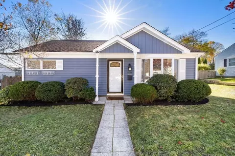 1497 President Ave, Fall River, MA 02720