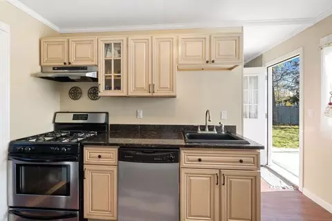 1497 President Ave, Fall River, MA 02720 photo 5