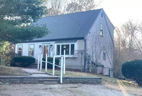 65 Renoir Dr, Barnstable, MA 02655
