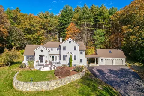 33 Nixon Rd, Framingham, MA 01701