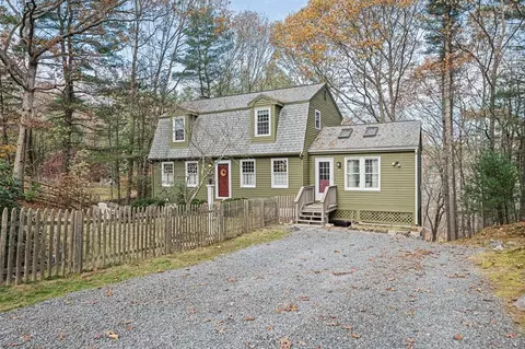 46 Kingsbury Rd, Norfolk, MA 02056