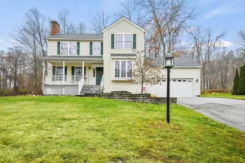 5 Ash Ln, Dudley, MA 01571