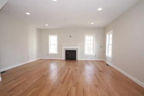 348 Salisbury St, Worcester, MA 01609 photo 9