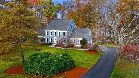 4 Hanover Ln, West Newbury, MA 01985