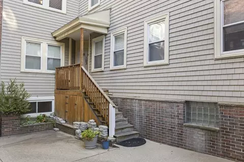 103 Gore St #4, Cambridge, MA 02141