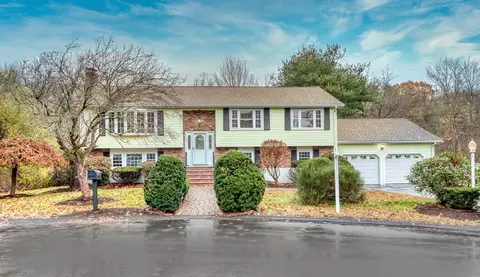 35 Putting Dr, Westwood, MA 02090