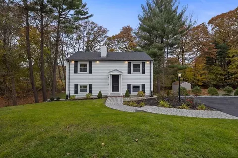 61 Winslow Rd, Reading, MA 01867