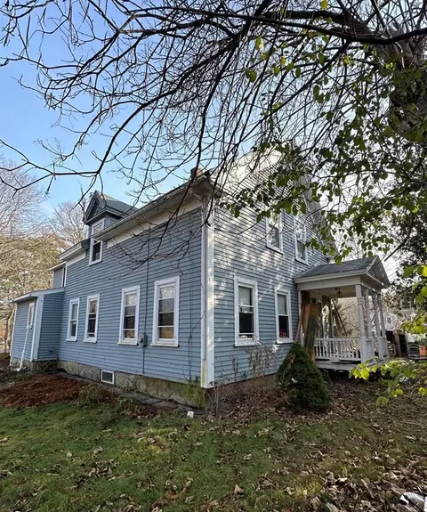 204 Wood St, Hopkinton, MA 01748