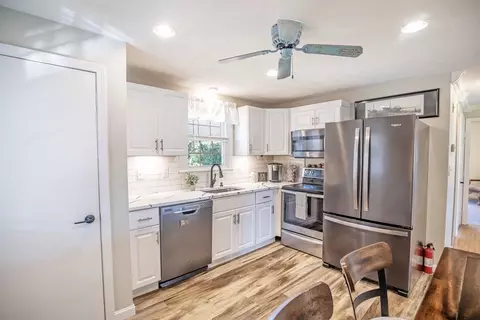 12 Lee St, Wilmington, MA 01887