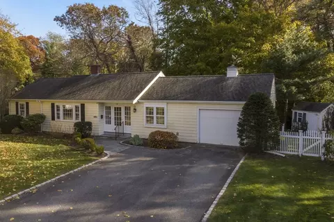48 Pine Ln, Barnstable, MA 02655
