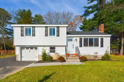 9 Midland Ave, Franklin, MA 02038