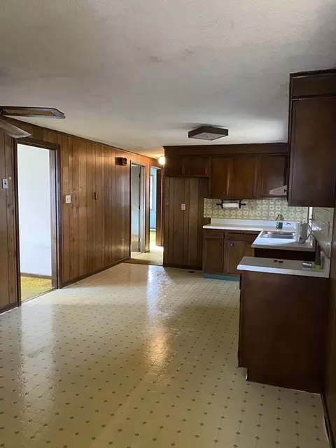 280 Glasgow St, Fall River, MA 02721 photo 5