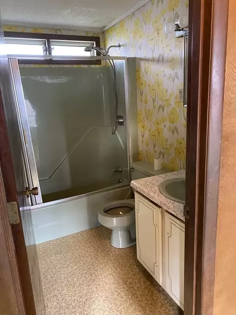 280 Glasgow St, Fall River, MA 02721 photo 13
