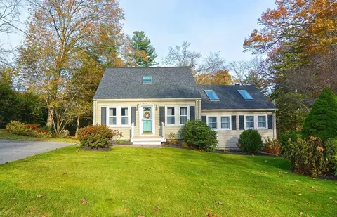 25 Cedarwood Rd, Stoughton, MA 02072