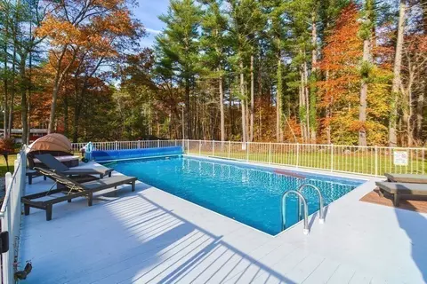 73 Sherwood Ln, Raynham, MA 02767