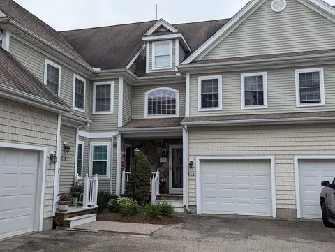 416 Regency Ln #416, Abington, MA 02351