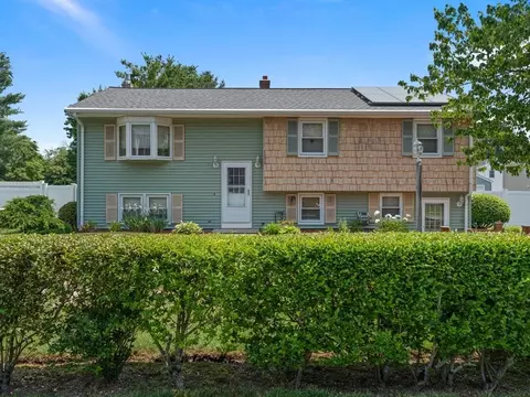 50 Bellflower Rd, Billerica, MA 01821