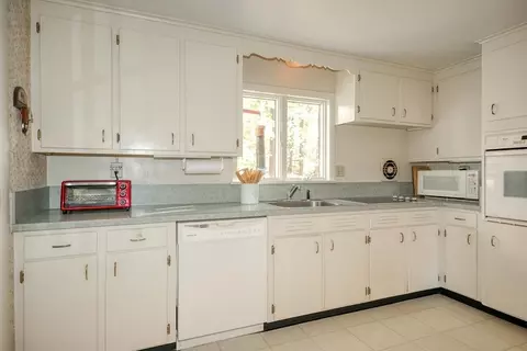 3 Oak Hill Dr, Walpole, MA 02081 photo 2