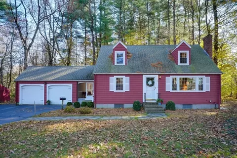 3 Oak Hill Dr, Walpole, MA 02081