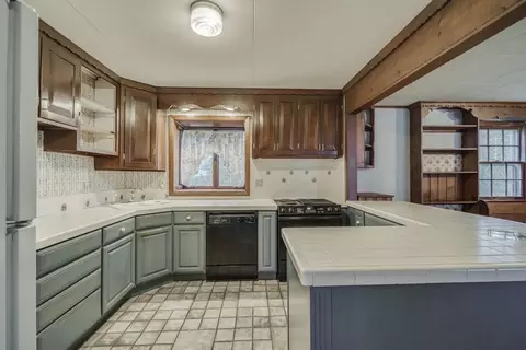 80 Embassy Rd, Springfield, MA 01119 photo 6