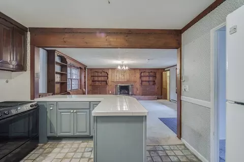 80 Embassy Rd, Springfield, MA 01119 photo 8