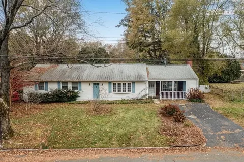 80 Embassy Rd, Springfield, MA 01119 photo 4